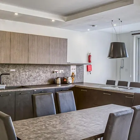 Swieqi Luxury Charm Cityline View Apartamento Ta' Gokondu