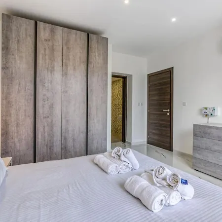 Swieqi Luxury Charm Cityline View Διαμέρισμα *